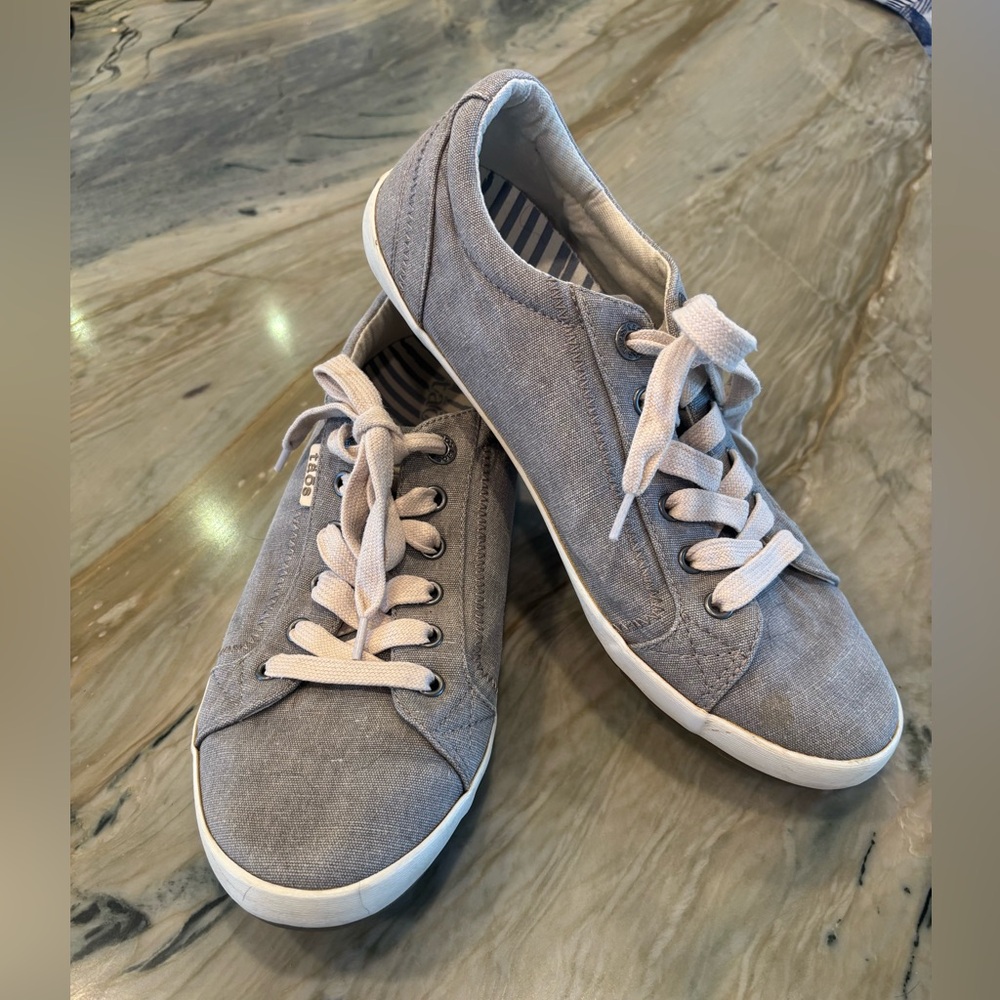 Taos Footwear Light Gray Canvas shoe